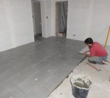 Pose carrelage salon