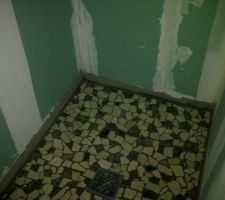 Carrelage de la douche &agrave; l'italienne