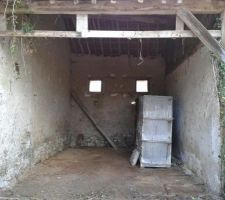 Le garage après reste a demonter les clapiers mais pas assez de force pour bibi
