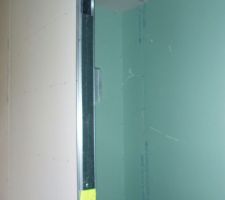 Le bati de la porte coulissante