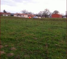 La borne se situe entre nos deux voitures, on a une entr&eacute;e commune