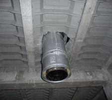 Conduit de cheminée au rez de chaussée
