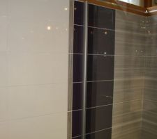 Faïence de la SDB (blanc, violet et décors)