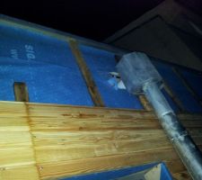 La boîte à eau pour les eaux de pluie du toit du garage