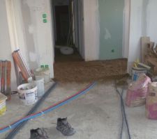 Lit de sable avant pose carrelage