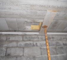 Reprise du trou pour le conduit, ils c'&eacute;taient tromp&eacute;s de 25 cm