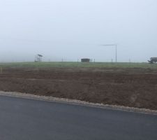 Le terrain. Les voiries provisoires sont enfin termin&eacute;es. Nous avons le lot 166