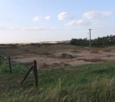 Seconde vue du lotissement vu de la route. Les poteaux &eacute;lectriques seront supprim&eacute;s.