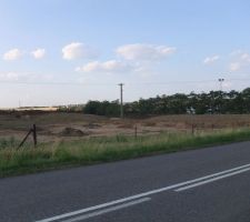 Le lotissement vu de la route en Juillet 2011. C'est le d&eacute;but de la viabilisation.