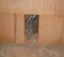 Mur entre le garage et le RDC non ferm&eacute; pour l'instant