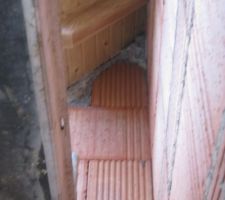 Coulures au niveau du dessous de toit