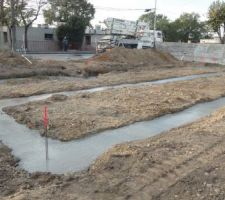 Voila les fondations creus&eacute;es et coul&eacute;es le jour m&ecirc;me