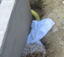 Pour ne pas que l'eau puisse s'infiltrer dans le mur