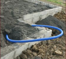 Fourreau de réservation mis par nos soins pour avoir de l'eau au shelter