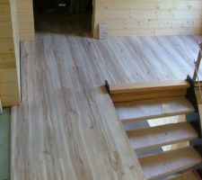 Stratifi&eacute; dans le couloir