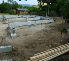 Les longrines pr&eacute; contraites