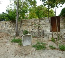 Mur cot&eacute; Sud/Est - mise en place pierres (sur les  parpaings)