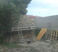 Mur cot&eacute; Sud/Est - remonte le mur existant