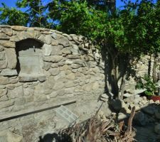 Mur cot&eacute; Sud/Est - mise en place pierres (sur les  parpaings)