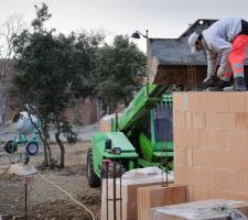 Béton coulé dans les poteaux et les linteaux