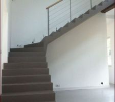 Finition escalier en béton ciré