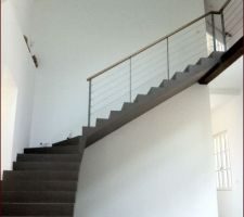 Finition escalier béton ciré
