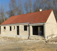 Notre maison prends forme,le toit est fini