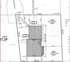 Plan de masse. Intégration de la maison sur le terrain.