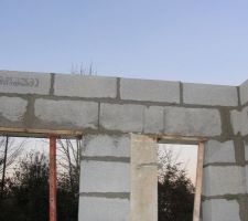 La ma&ccedil;onnerie est pas terrible ici non ?