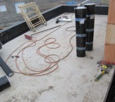 Début de l'étanchéité du toit terrasse et du balcon