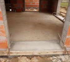 Mise en place des seuils de portes fen&ecirc;tres et baies vitr&eacute;es au mortier de ciment