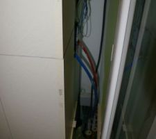 &agrave; gauche douche - &agrave; droite fen&ecirc;tre