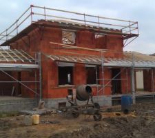 Nos chevrons posés, et pose des appuis de fenêtres et seuils en cours