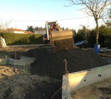 120 Tonnes de cailloux !!!!!!!!!!
2eme COUCHE !!!!!!