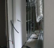 Le couloir en passe d'être plaqué