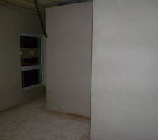 Plâtrerie: plâtre fini dans chambre parentale