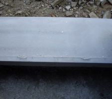 Seuil de baie vitr&eacute;e,un peu effrit&eacute;e.

Le mo m'a dit qu'un fois la fen&ecirc;tre pos&eacute;e cela ne se verra plus..a voir.