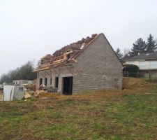 Lot n°20 avec la facade arrière enterrée