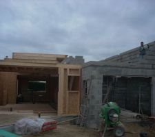 Suite de l'&eacute;l&egrave;vation du garage.