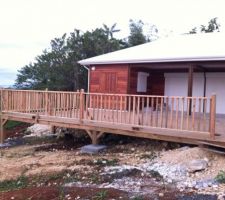 LE GARDE CORPS DU DECK EST INSTALLE