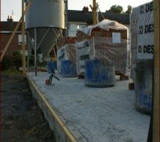 Vue des pr&eacute;paratifs avant &eacute;levation des murs