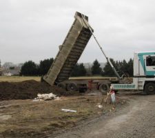 Apport de terre par semie! et de 5...