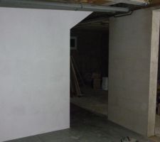 Peinture des murs de cave: mur peint où sera fixé la VMC