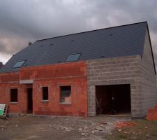 Pose de 6 Velux, conduit de cheminée et couverture complète en 3 jours.