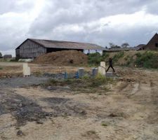 Hangar   tas de terre