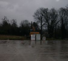 Chez Alex ,la pelleteuse prete à intervenir.