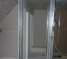 Placo à l'étage et mise en place bloc porte