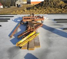 Rassurez vous , ils ne les montent pas a bout de bras!!hiihihihih!!