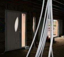 L'isolation est en cours, et en même temps, tout le réseau élec et eau dans le plafond