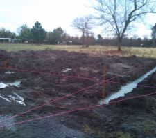 Surprise en arrivant sur le terrain hier après_midi . Enfin le chantier commence, je suis super heureuse .